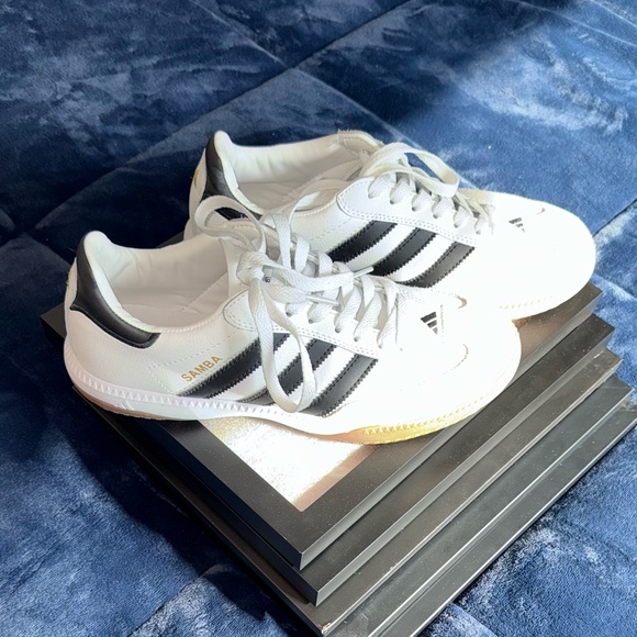 Athletic shoes. Black and white. NOTSAMBAS. Size 8.5 - Picture 6 of 10